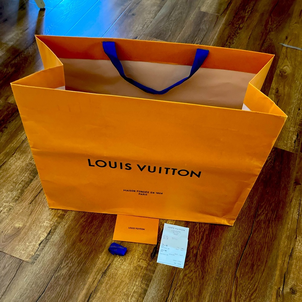 LOUIS VUITTON Authentic Paper Gift Shopping Bag SIZE XLARGE SIZE 23 X 17.5 x 10”